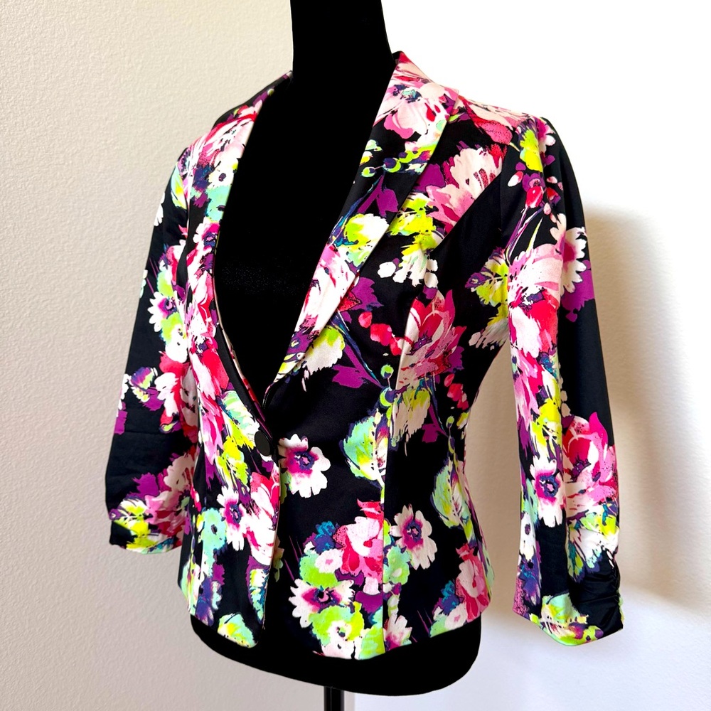 Candie’s Vibrant Floral Cropped 3/4 Sleeve Cotton Blazer Medium